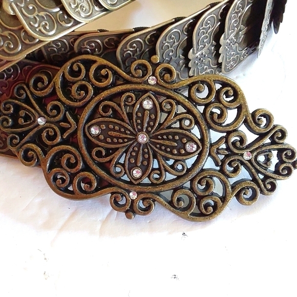 Vintage dull BRASS Color Metal Accordian Style Belt Crystals Intricate Detail M - Picture 2 of 6